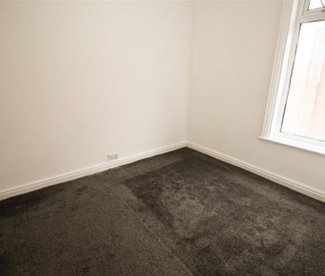 2 bedroom end of terrace house to rent - Photo 2