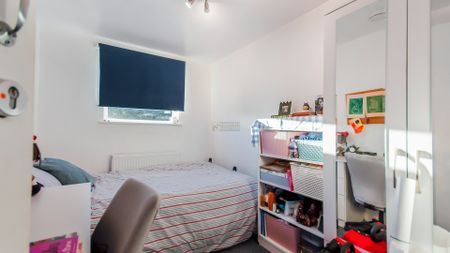 147 Warwards Lane - Photo 2