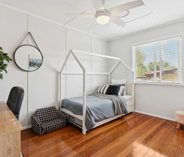 Stylish Family Retreat with Pool in Mansfield High Catchment - Photo 2