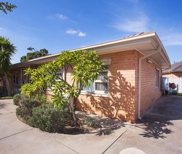 Two Bedroom Unit in Seaside Suburb - Photo 3