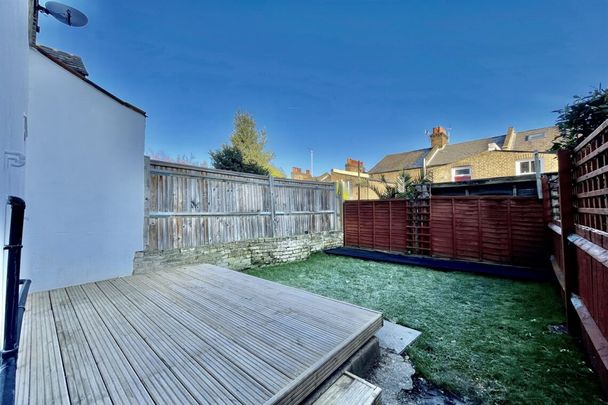 3 bed House Lassell Street, SE10 - Photo 1