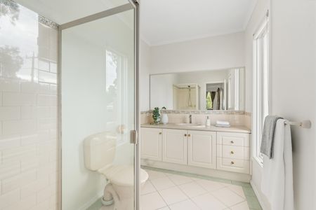 352 Porter Street, Templestowe VIC 3106 - House For Rent | Domain - Photo 4