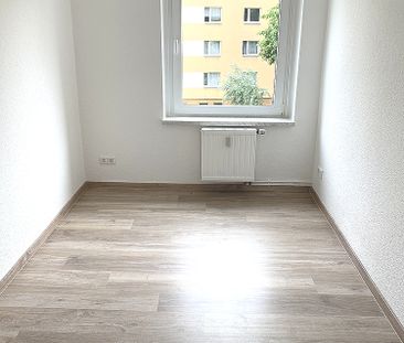 Wir renovieren für sie! Helle 3-Raumwohnung mit Balkon - Foto 3