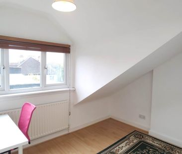 2 bed flat to rent - Photo 3