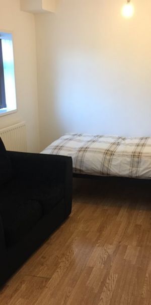 1 bed House Share - To Let - Photo 1