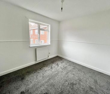 2 bedroom semi-detached house to rent - Photo 5