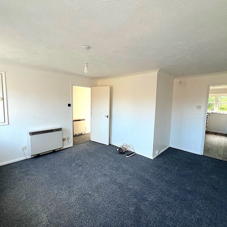 Harlech Close, Worthing, West Sussex BN12 3QS - Photo 1