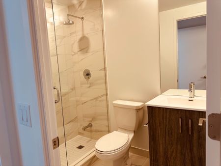 For Lease - 180 Front Street Unit# 2106, Toronto, Ontario - Photo 2