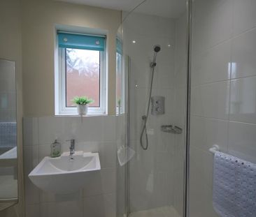 2 bedroom semi-detached bungalow to rent - Photo 6