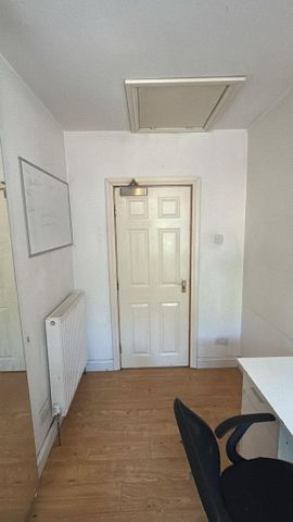 1 bedroom in a house share to rent - Photo 4
