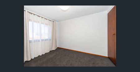 Renovated Townhouse close to the city - Photo 4