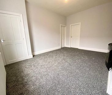 Scar Lane, Huddersfield £750 pcm ⓘ The monthly or weekly payment required by the landlord. Read our glossary page , 3 bedrooms, house - mid terrace, to let * Tenant info - Photo 5