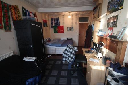 5 bedroom semi-detached house to rent - Photo 4