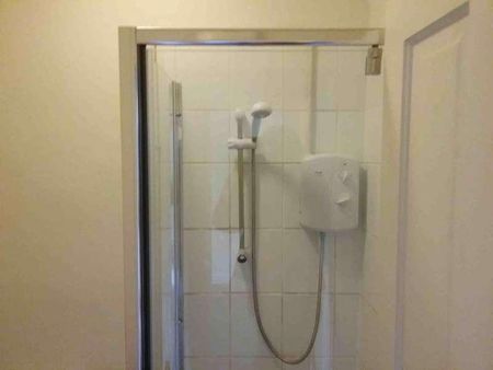 Grove Road, CV10 - Photo 3