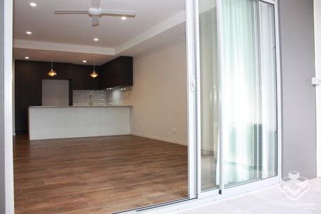 Modern Luxury Unfurnished 2 bed 2 bath 2 CARSPACES - Photo 3