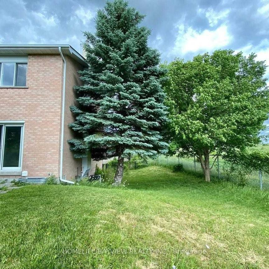 For Lease - 109 William Curtis Circle, Newmarket, Ontario - Photo 1