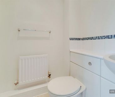 2 bedroom Flat To Let - Photo 4