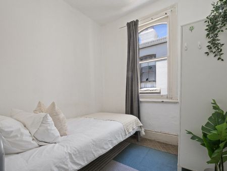 Redfern - Photo 4
