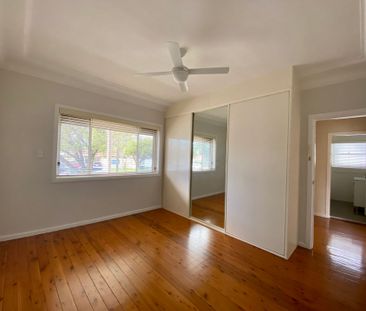 Charming 3 Bedroom Home with Lots of Space - Photo 2