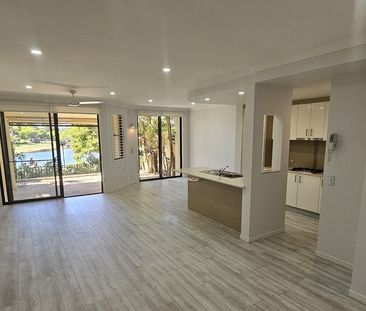 Spacious Executive Townhouse with Uninterrupted Lake Views - Photo 1