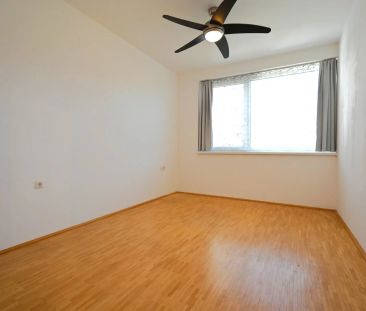 Helle Dachgeschoßwohnung mit Balkon in den grünen Innenhof & Tiefga... - Foto 3