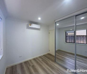Modern 2-Bedroom Flat in Prime Location! - Photo 4