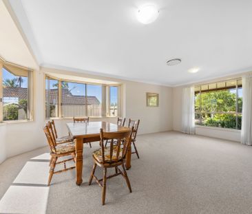 Light, Space & Convenience - Perfect Hamlyn Terrace Family Home! - Photo 2