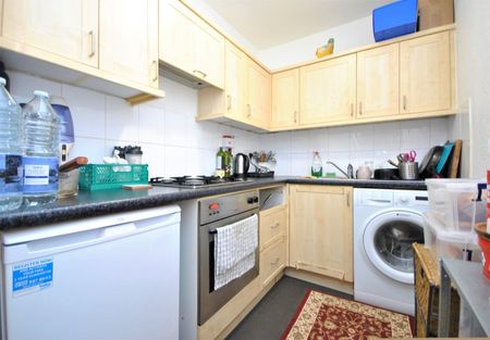 Somertrees Avenue, London, SE12 - Photo 5