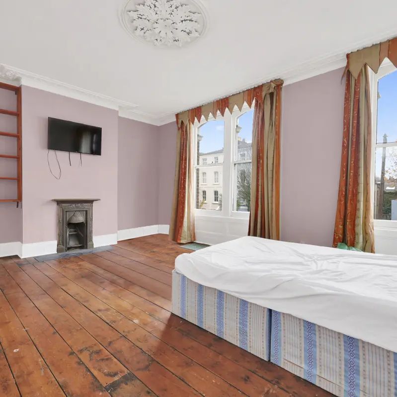 6 bedroom house in Archway - Photo 1