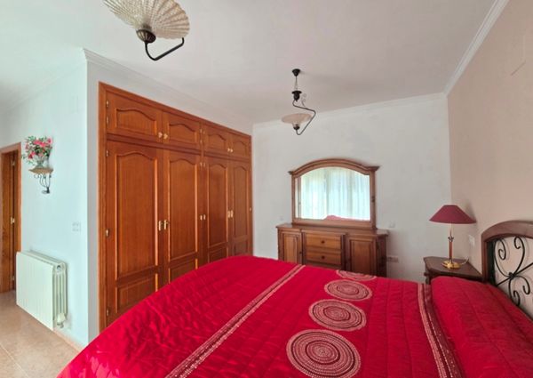 LONG TERM RENTAL Beautiful villa with sea views for rent in Benissa coast with 5 bedrooms.