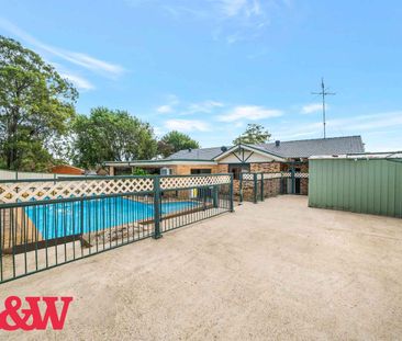 LARGE HOME WITH A POOL !! - Photo 4