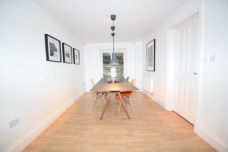 4 bedroom detached house to rent - Photo 4