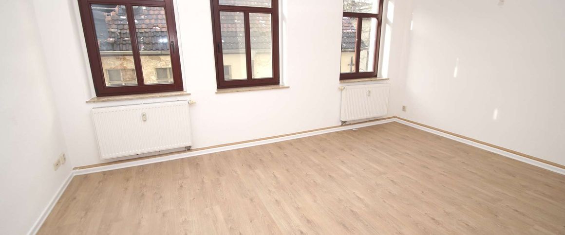 2-Zimmer-Wohnung mit BALKON, große Küche, Badewanne – frisch renoviert - Photo 1