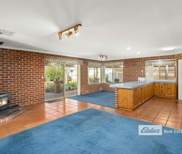 SPACIOUS FAMILY HOME - Photo 2