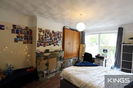 4 bedroom semi-detached house to rent - Photo 4