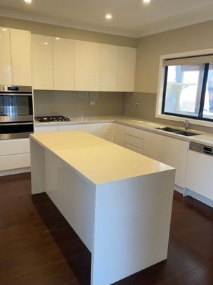 Earlwood - Photo 1