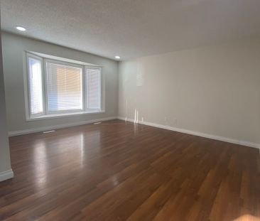 Beautiful 3-Bedroom Main Floor for Rent in Martindale - Photo 1