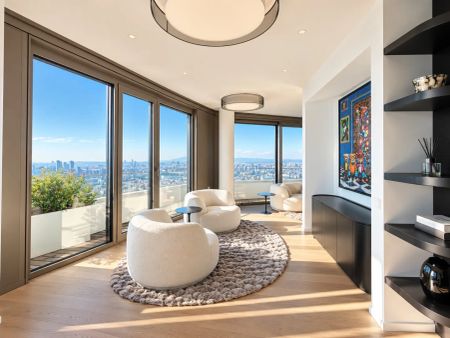 Luxury Residence with breathtaking Skyline Views: 43. Floor DANUBEFLATS Vienna - Photo 3
