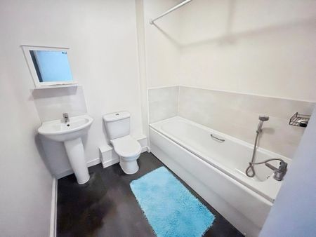 4 bedroom House To Let - Photo 3