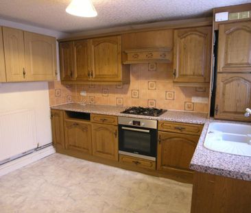 2 bedroom terraced house to rent - Photo 4