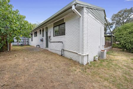 Comfortable & Convenient Home Near Kennington Reservoir - Photo 3