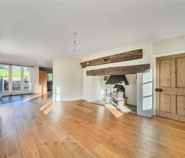 A country home of charm and character with barn and grounds. - Photo 4