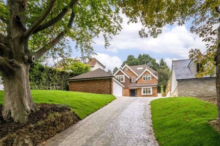 An exceptional contemporary home in a desirable Sevenoaks location. - Photo 3