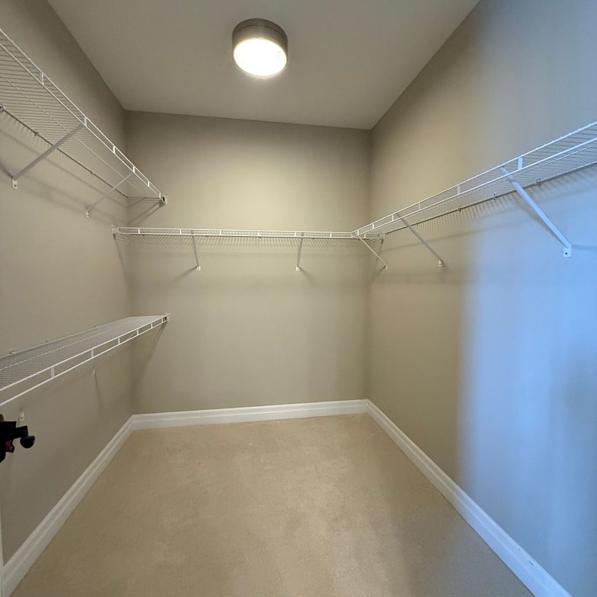 For Lease - 222 North Park Boulevard, Oakville, Ontario - Photo 1