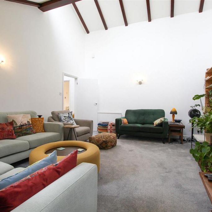 5 bedroom detached bungalow to rent - Photo 1