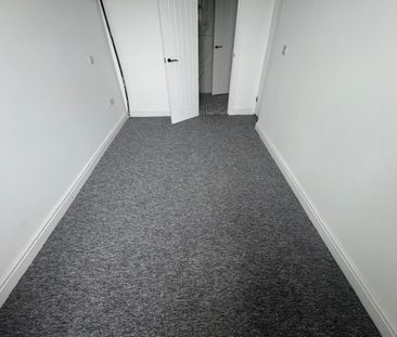 1 bed Flat - To Let - Photo 3