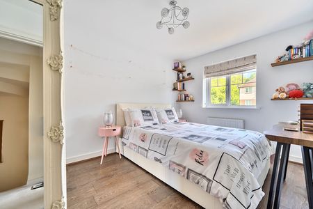 Rivermead Walk, Godalming - 4 bedrooms Property for lettings - Seymours - Photo 2