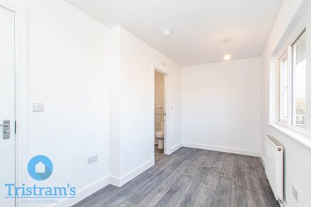 6 bed Semi-Detached House for Rent - Photo 2