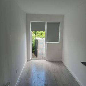 Studio Flat, Marmadon Road, SE18 - Photo 2