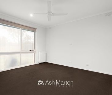 Vibrant Three Bedroom Home - Photo 4